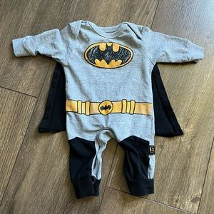NEWBORN BATMAN OUTFIT WITH CAPE